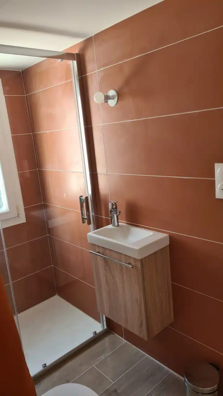 Salle d'eau, douche à l'italienne