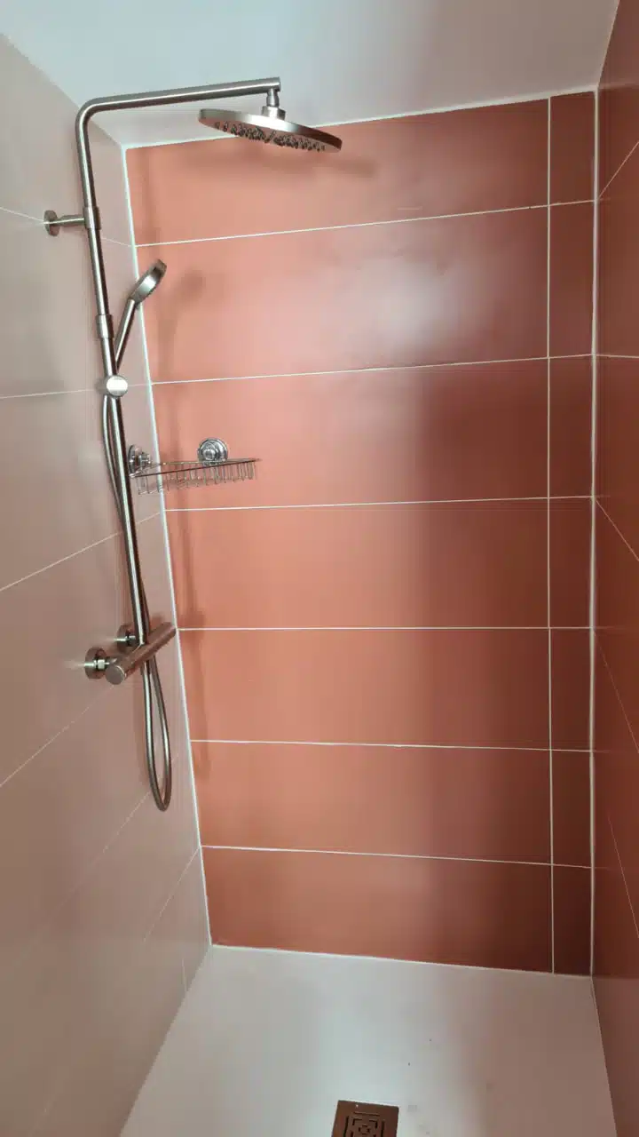 Salle d'eau, douche à l'italienne