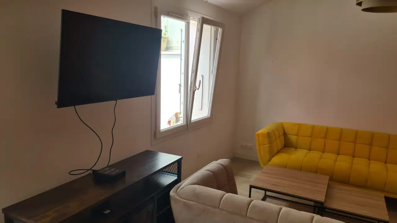 Salon avec télévision écran plat et Wifi