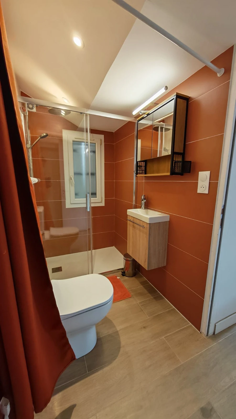 Salle d'eau, douche à l'italienne